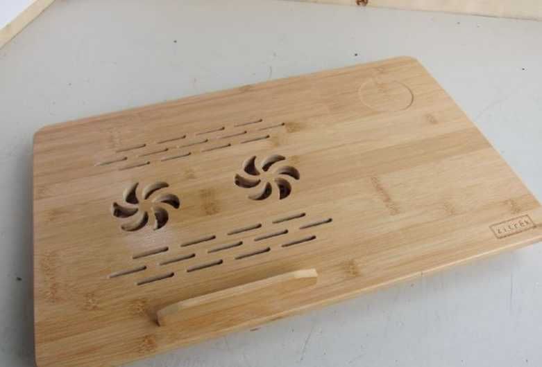 Столик для ноутбука з вентиляцією