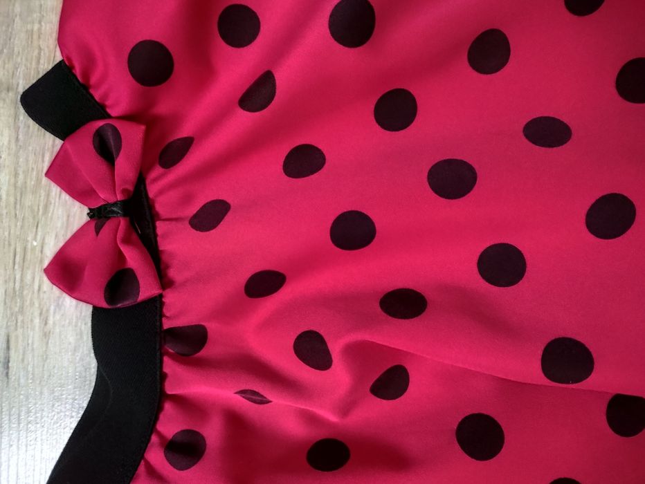 Spódnica w grochy 128