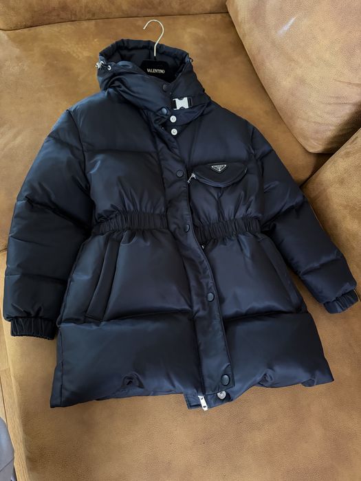 Жіночий теплий пуховик prada