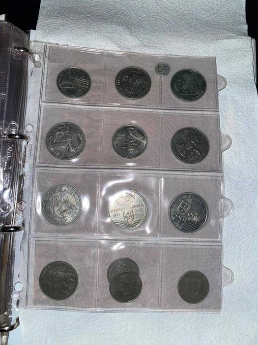 Coleção de Moedas, Notas e Selos Antigos – Álbum de Colecionador