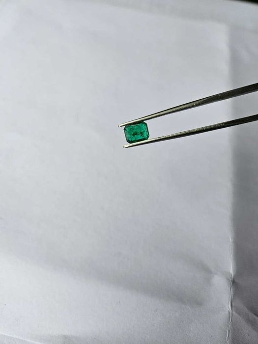naturalny szmaragd 0,93 ct Top quality Vivid Green Certyfikat AIG OKAZJA!!!