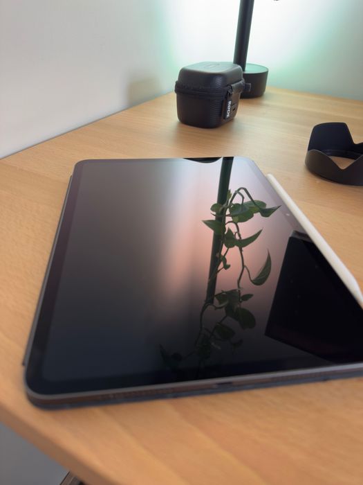iPad pro 11 M4 256 GB WiFi z rysikiem i pokrowecem