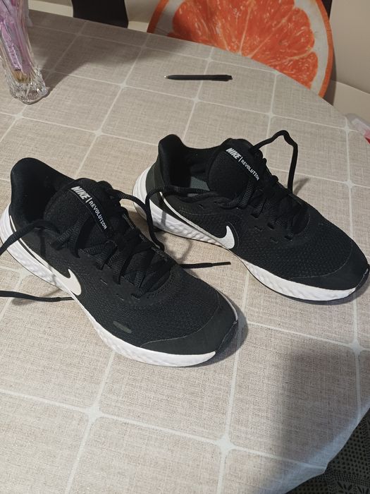 Кросівки  Nike Revolution 5.