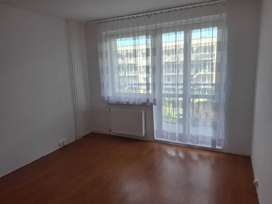 Sprzedam mieszkanie 2 pokoje z centralnym ogrzewaniem i balkonem