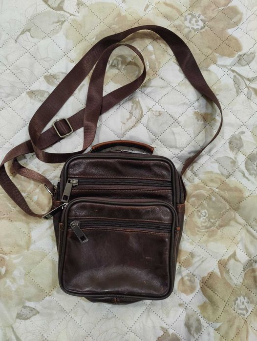 Mala tiracolo em pele genuína em excelente estado