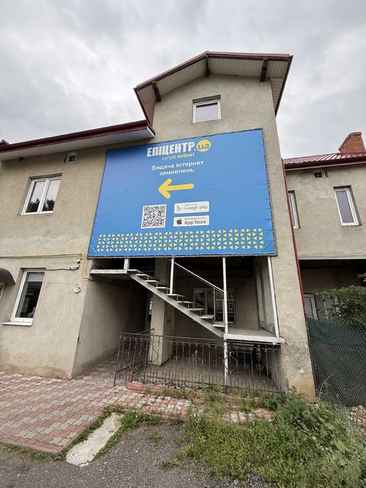Продаж комерційного приміщення Мостиська + дві квартири центр