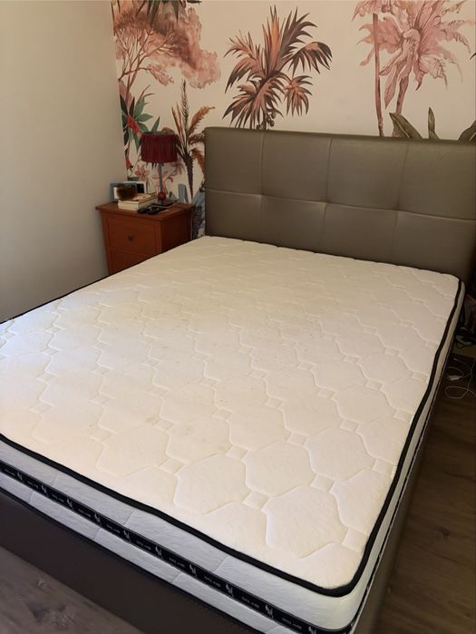 Cama de casal  com estrado e colchão