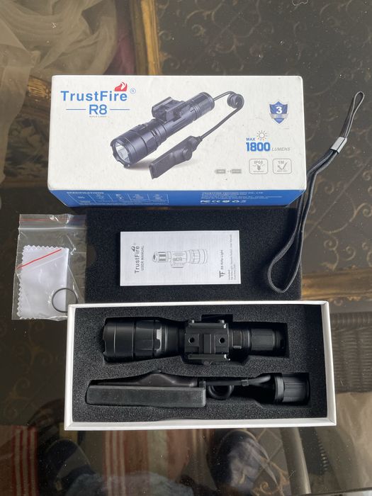 Тактичний  підствольний ліхтарик з високою яскравістю 1800 люменів