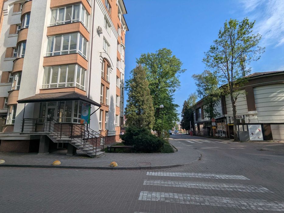 Фасадне приміщення в Калиновій Слободі