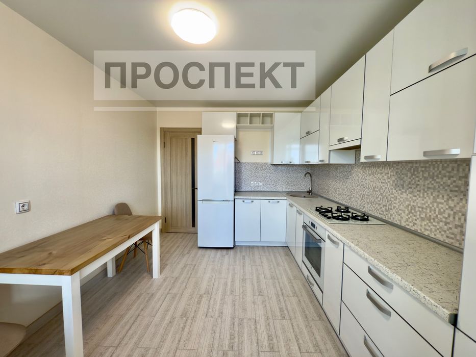 Продам 2-х кімн.квартиру з ремонтом пр-т Свободи ( Автономка)