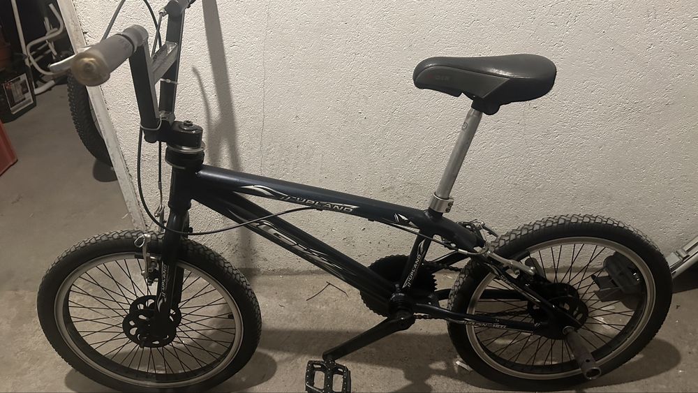 Vendo 2 bicicletas Btt + uma cross