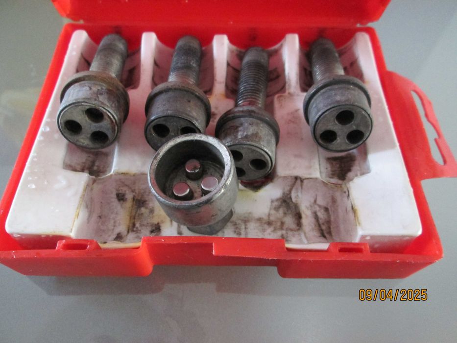 vendo porcas de segurança originais MERCEDES