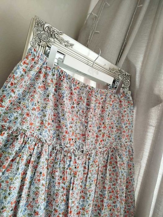 C&A pastelowa szeroka spódniczka midi w kwiaty