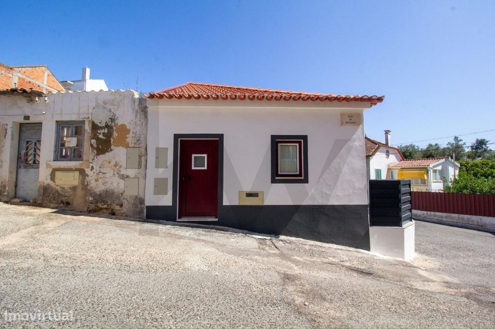 Moradia V1+1 Totalmente Remodelada | Rio Maior