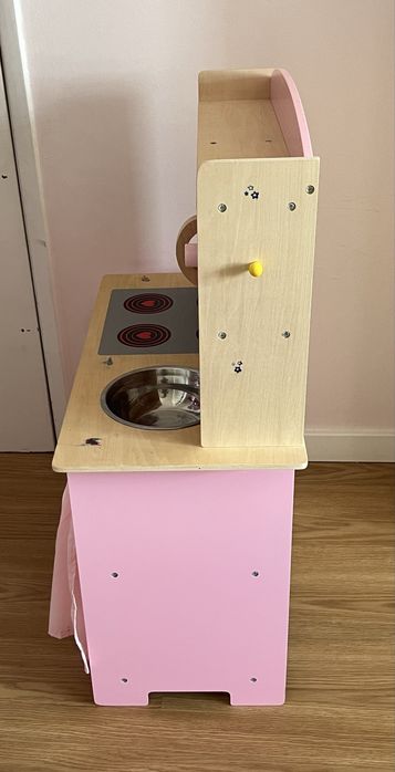 Cozinha de madeira rosa