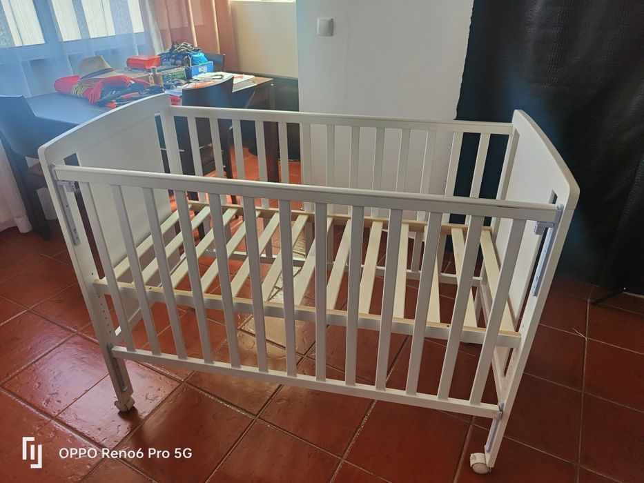 Cama bebé sem colchão como novo