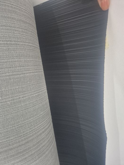 Tapeta w prążki czarna