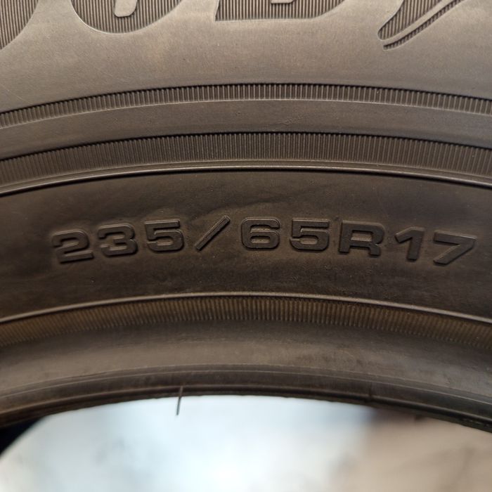 235/65R17 Goodyear UltraGrip