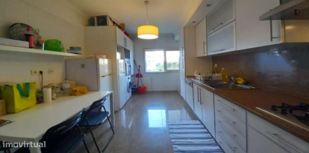 Quarto - localizado em Lumiar Lisbon