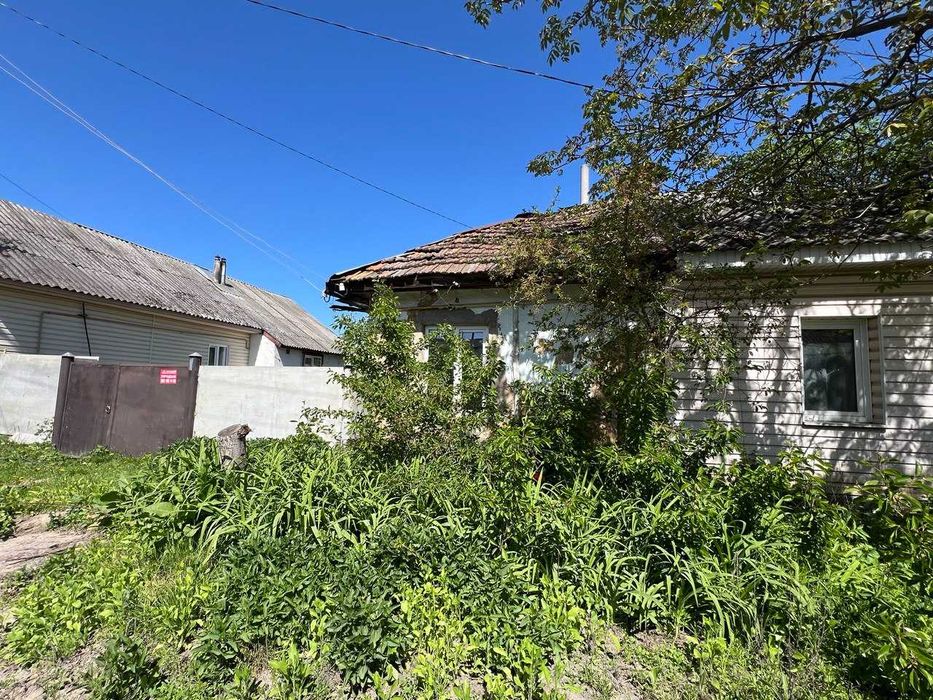 Частина будинку на вул. Довга