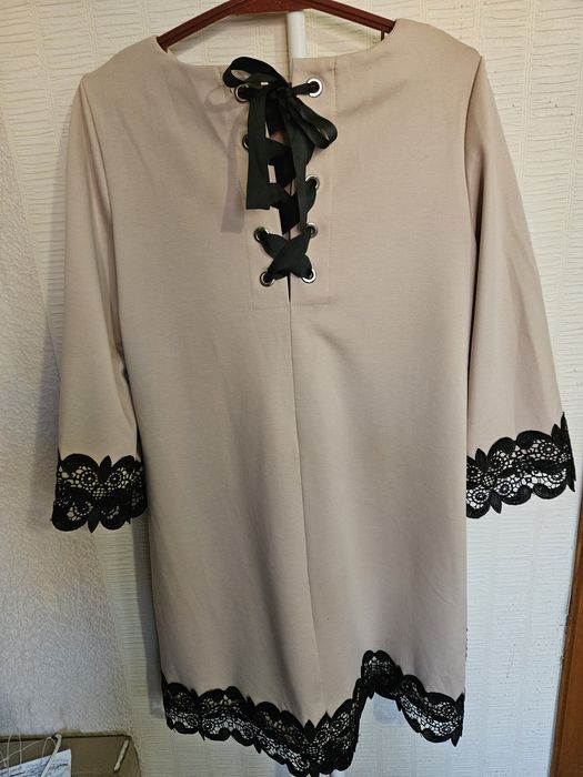 Элегантное Платье с кружевом.