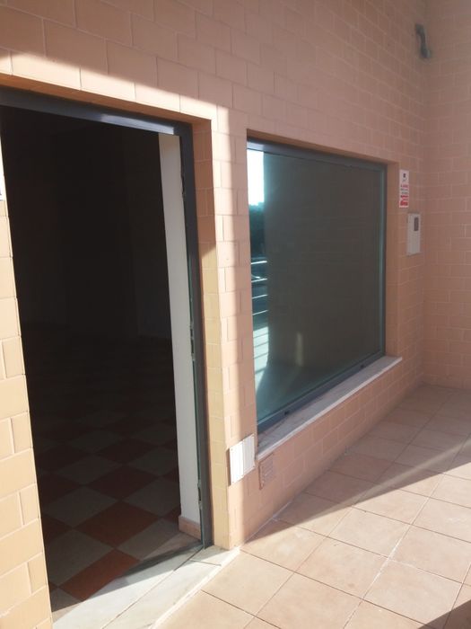 Loja 30m2 alto alfarrobal