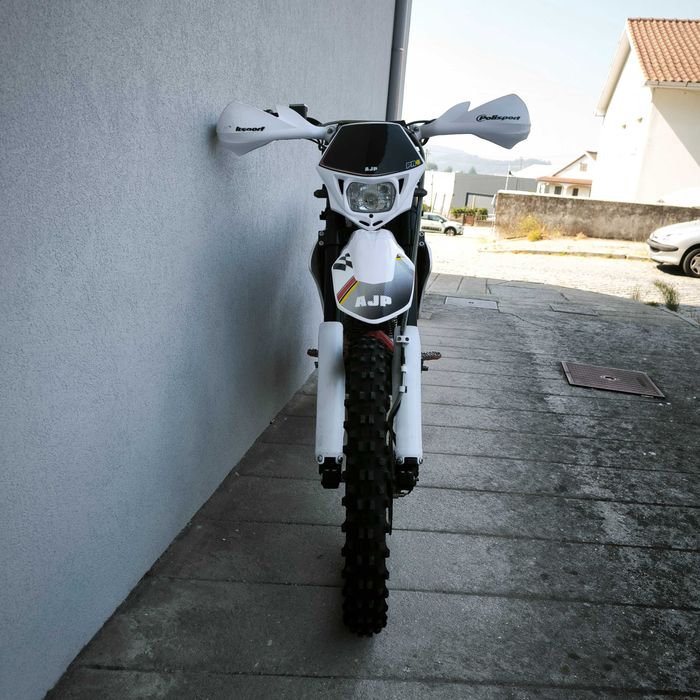 AJP PR4 Enduro 125cc (motor 240cc)