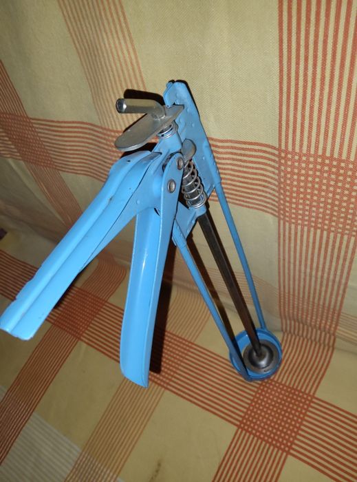 Пистолет для силикона и герметика