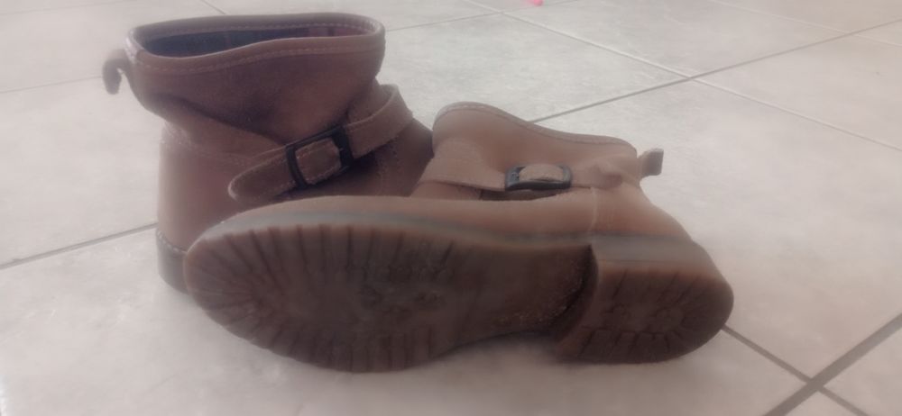 Vendo botas praticamente novas n36