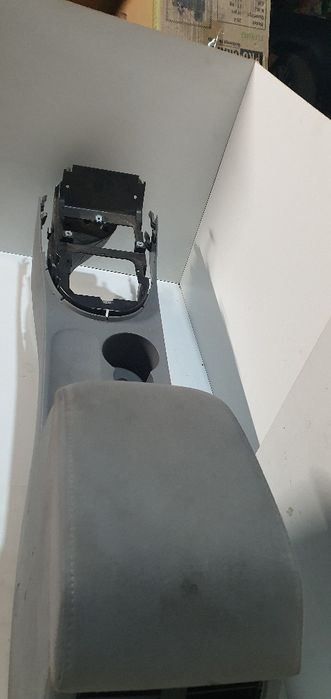 Підлокітник Фольксваген каді подколотнік Volkswagen Caddy  1t0857669j