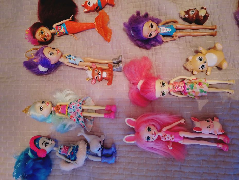 Zamek enchantimails plus lalki ze zwierzętami.