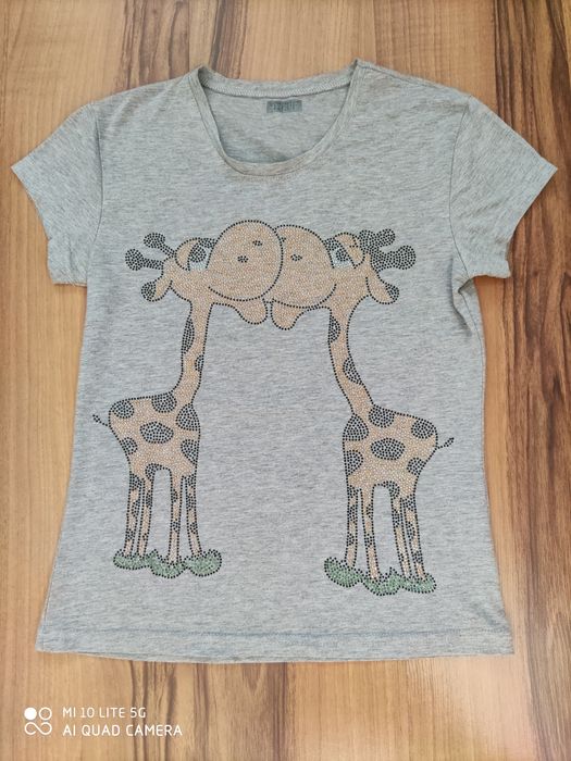 Szara bluzka z cekinowym wzorem