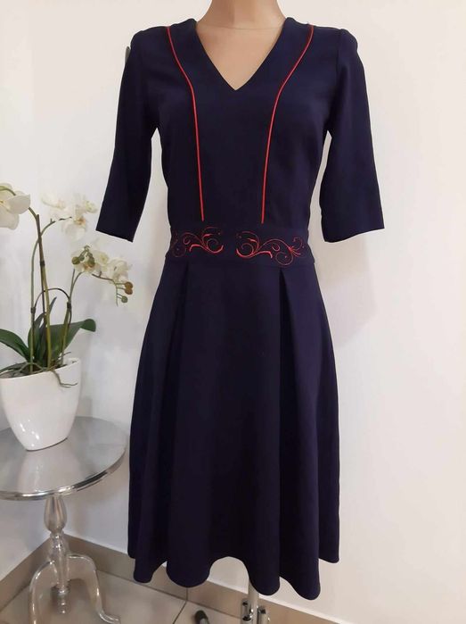 Cudowna, granatowa sukienka Czerwony haft. Piekna