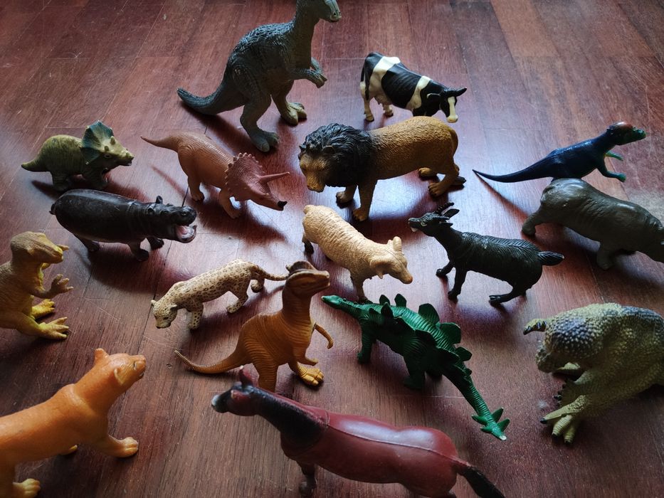 Bonecos de vários tamanhos