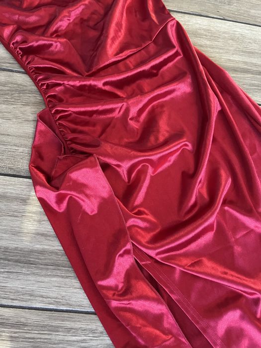 Sukienka na bal z butami