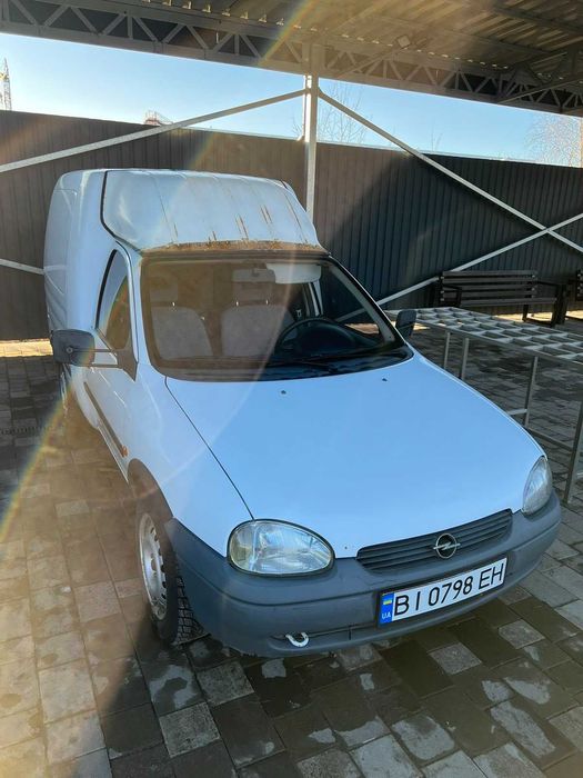 Старенький Opel Combo, який ще має що сказати на дорозі