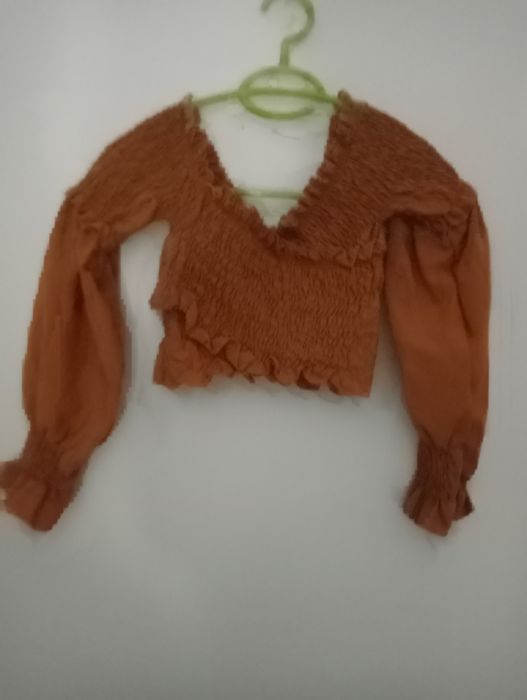 Duas blusas algodão tons caqui