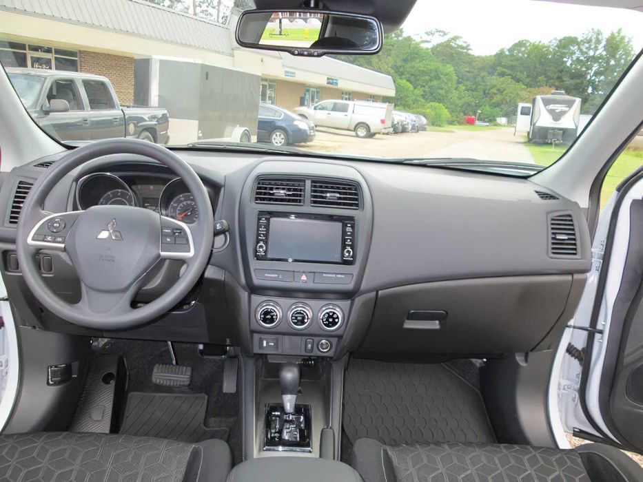 Mitsubishi Outlander Sport      2025