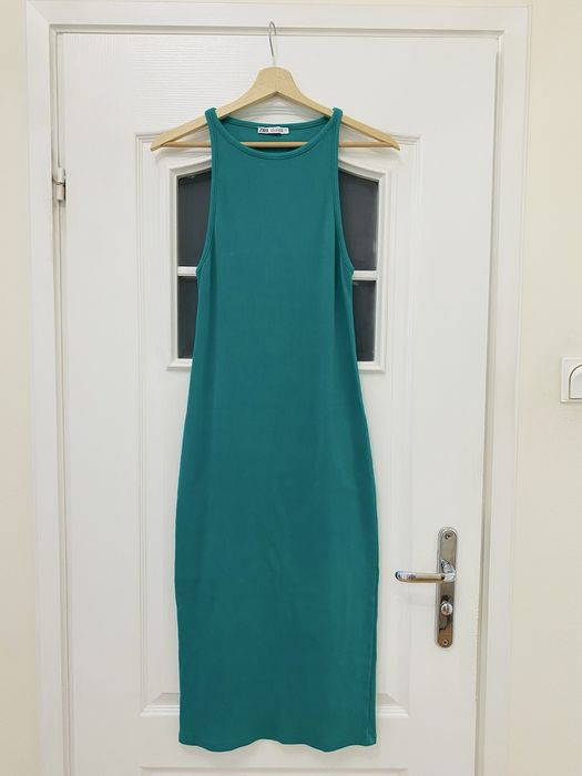 Sukienka Zara zielona prążkowana midi dopasowana L