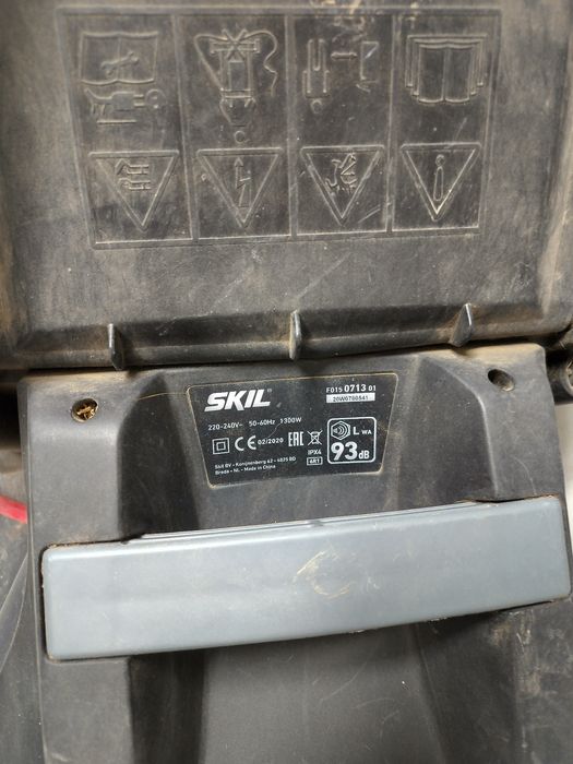 Corta relvas eléctrico