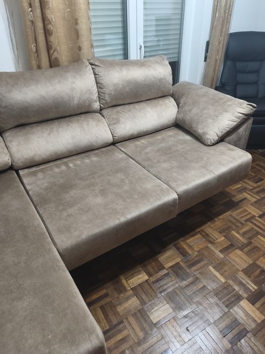 Sofá 3 lugares com chaise long e arrumação