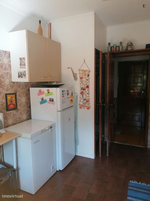 Quarto - localizado em Benfica Lisbon