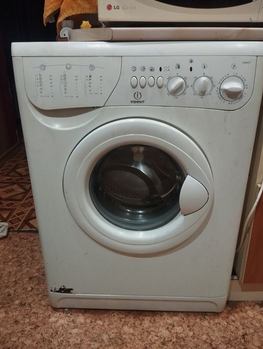 Пральна машина  Indesit WS84TX на запчастини Без дверей