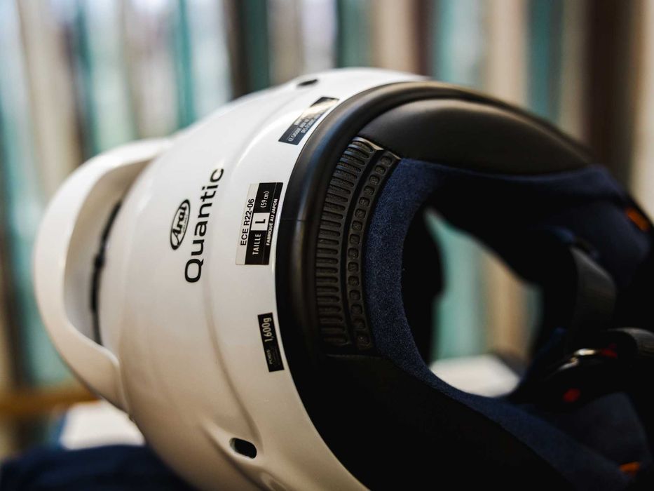 Capacete Arai Quantic ( Cor diamond white ) Tamanho L ( Como novo )