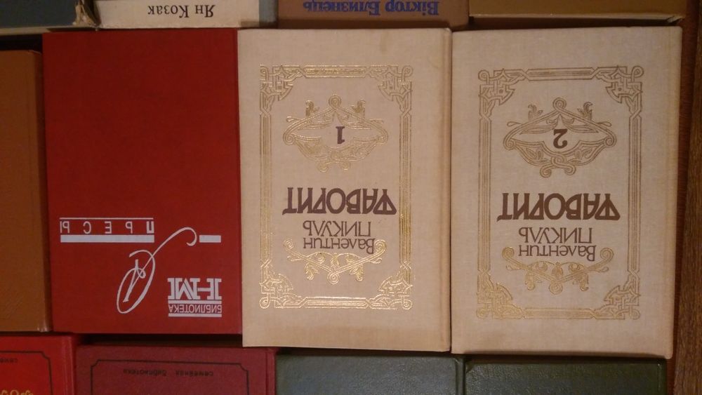 Книги много .цена за все