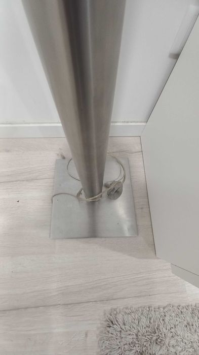 Candeeiro de pé moderno