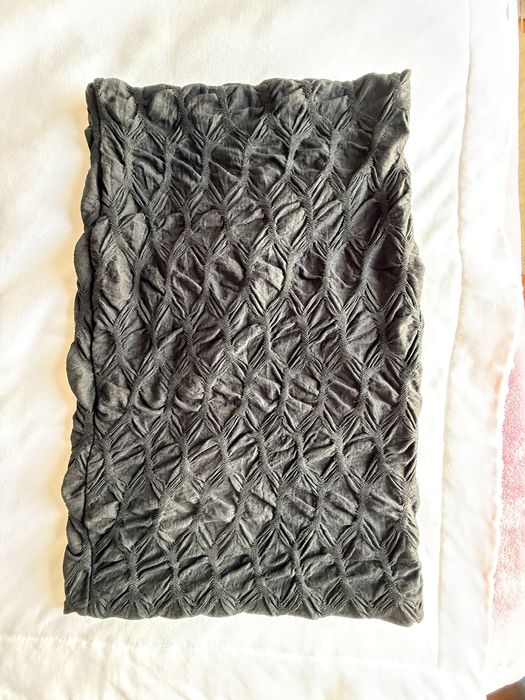 Saia tubo com um design texturizado