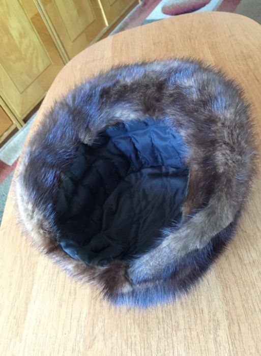 продам женские шапки натуральный мех б\у