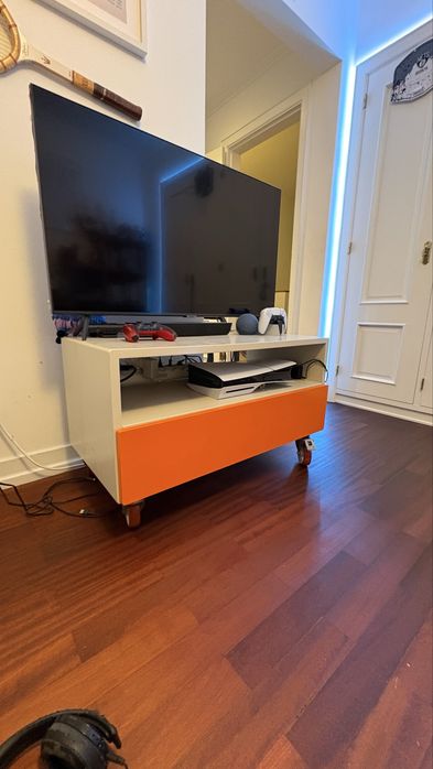 Movel de TV con RODAS