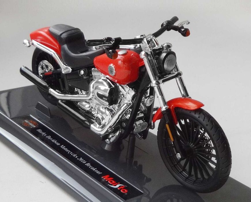 Модель мотоцикла Harley-Davidson 2016 Breakout 1:18